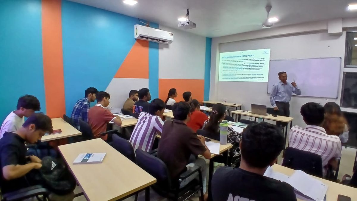 A CFA Level 1 class in session at SkilledGrad